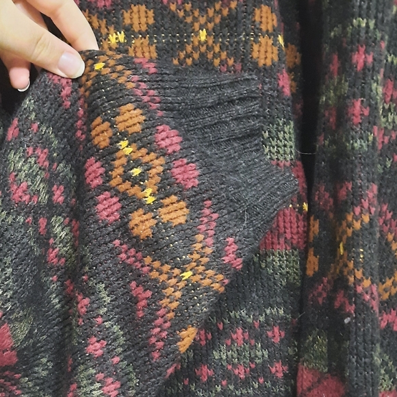 ~{Honors}~ Vintage woman's oversized printed knit sweater. - Picture 3 of 4